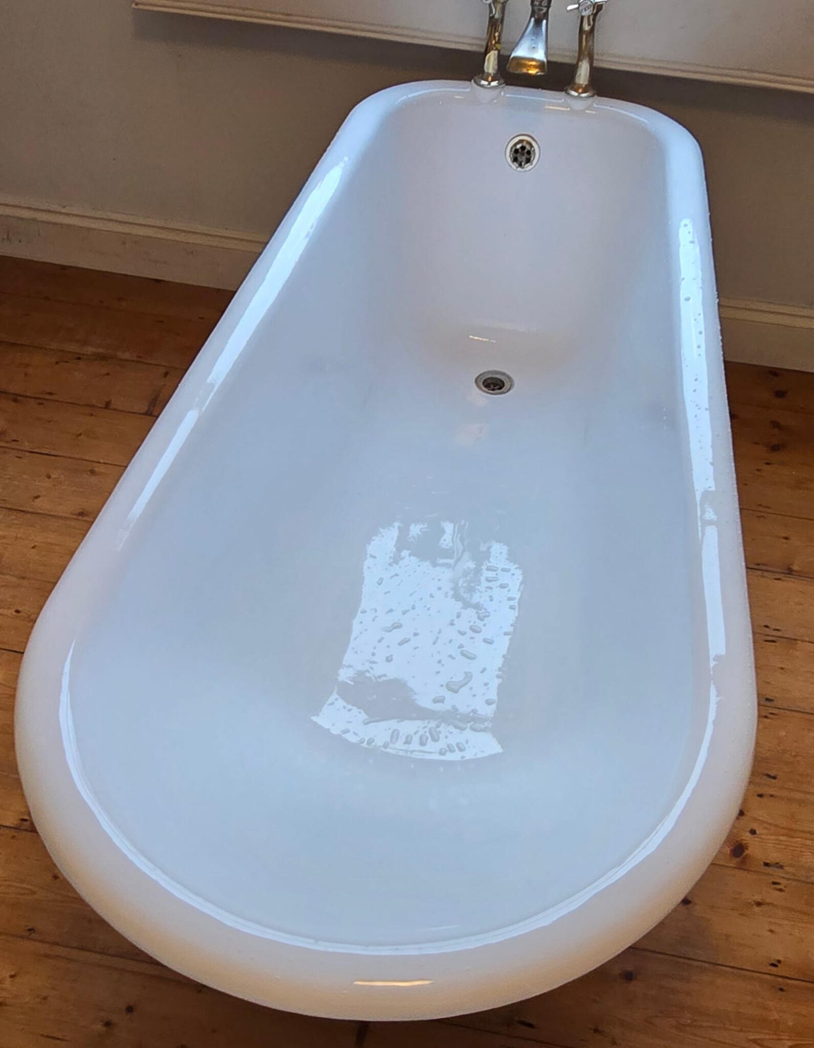 Reenamelling completion Cast iron bath re-enamelling and resurfacing in Winchester